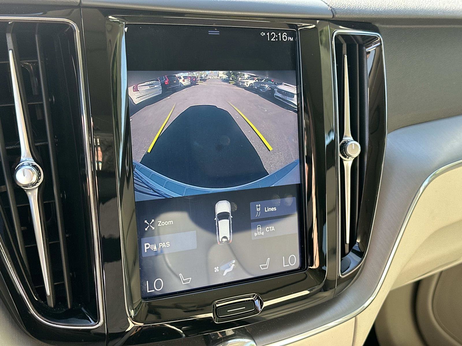 Used 2020 Volvo XC60 T8 Momentum w/ Protection Package Premier image 14