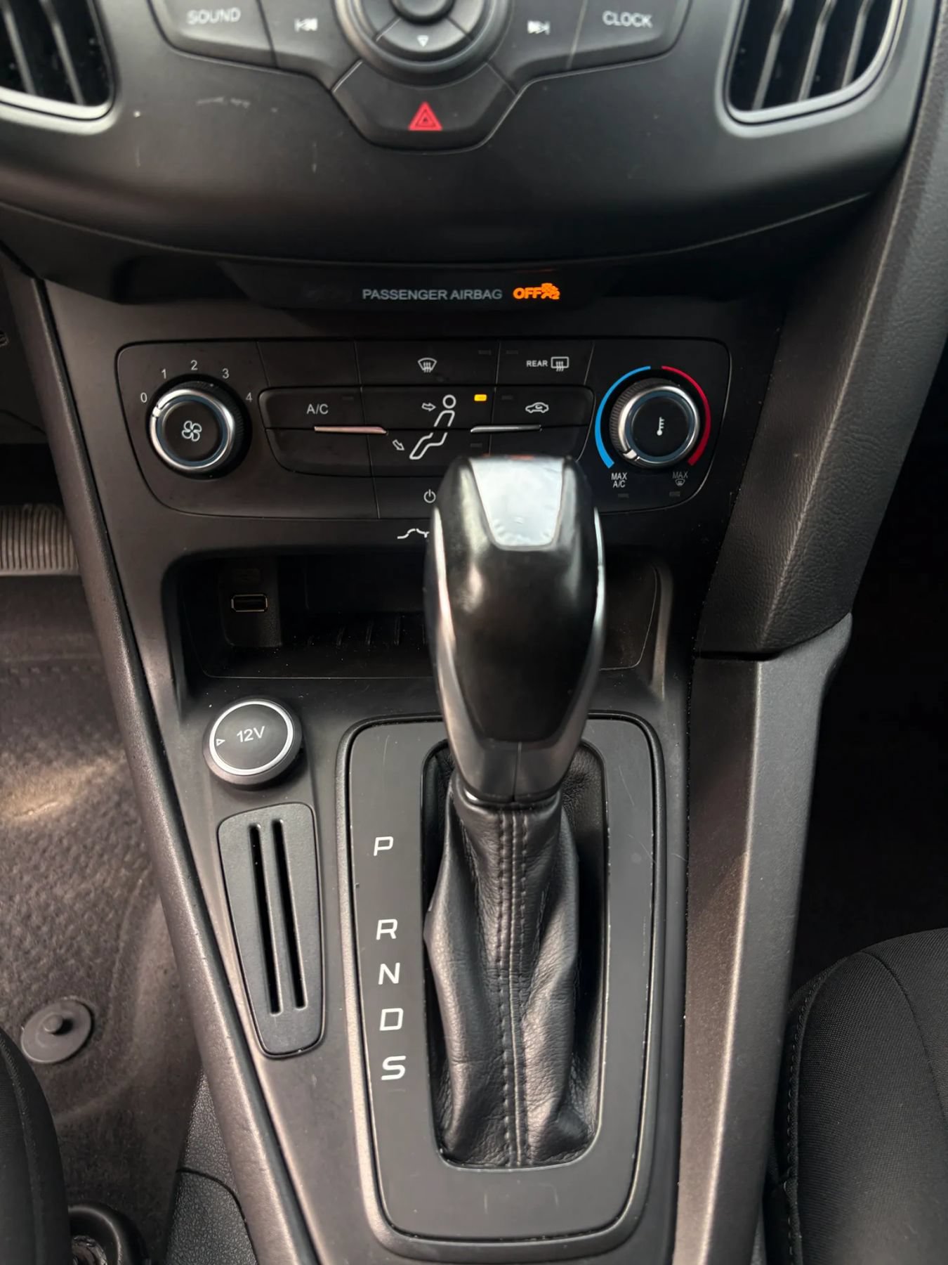 Used 2015 Ford Focus SE w/ SE Sport Package FWD image 12