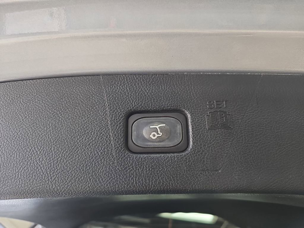Used 2021 Ford Edge ST-Line FWD image 13