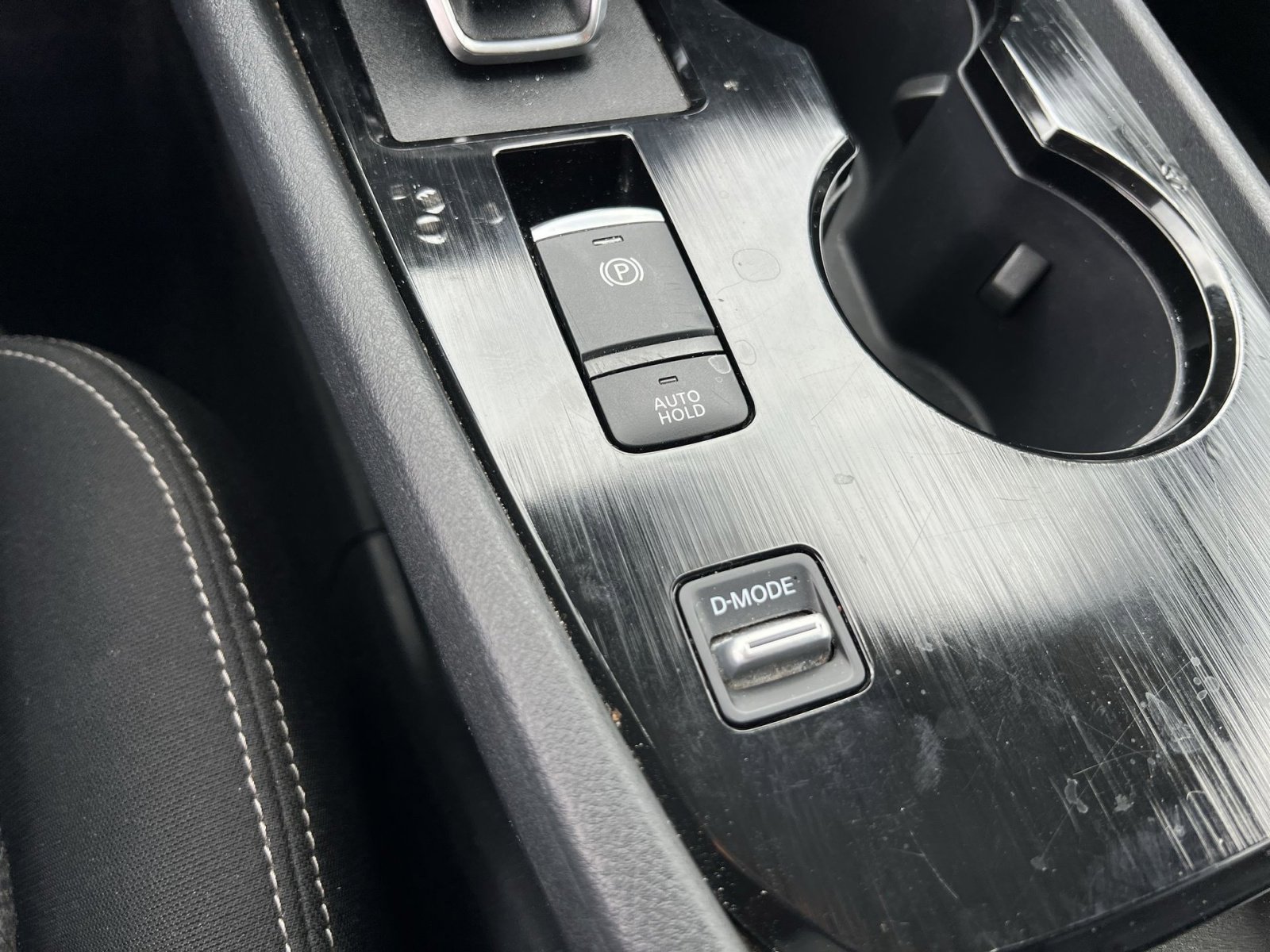 Used 2025 Nissan Rogue SV FWD image 28