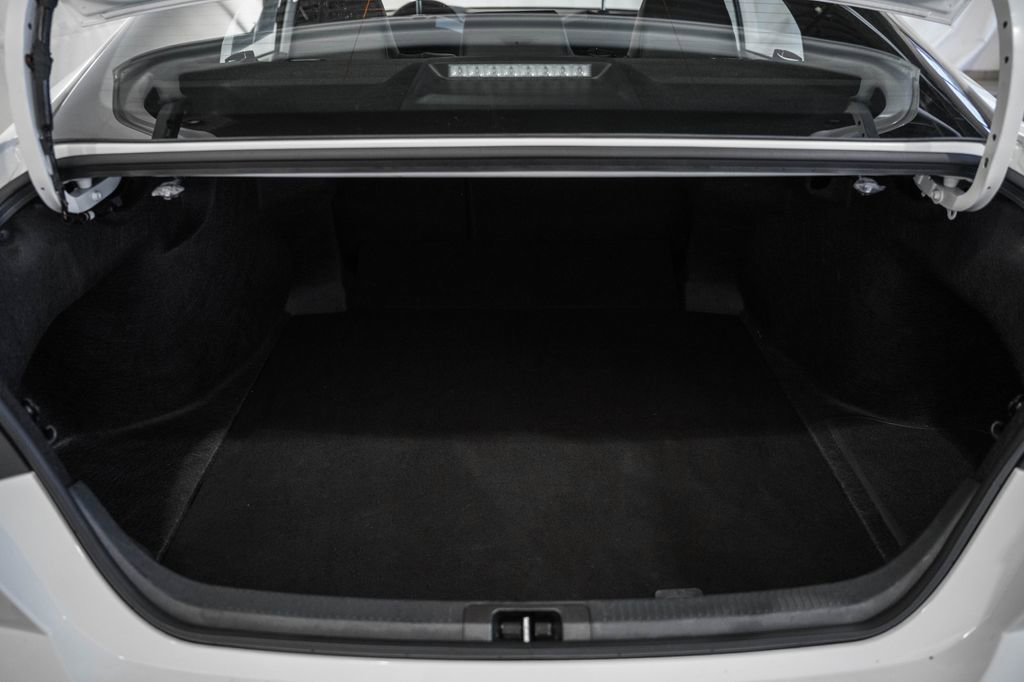 Used 2025 Toyota Camry SE image 9