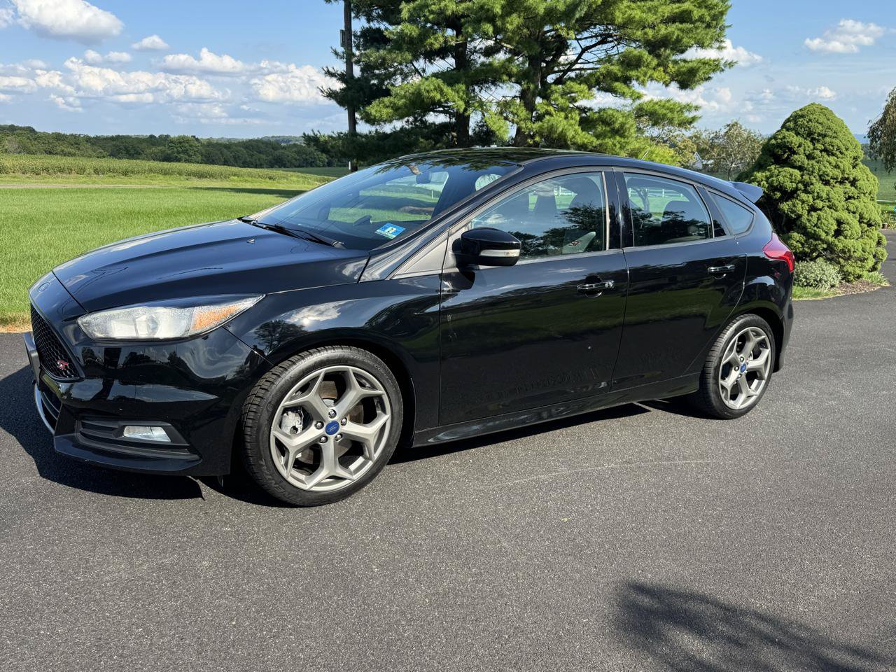 Used 2018 Ford Focus ST FWD image 2