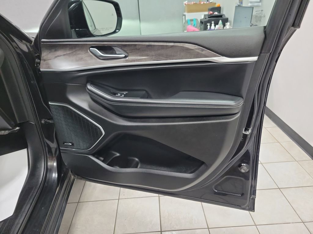 Used 2022 Jeep Grand Cherokee Limited image 29