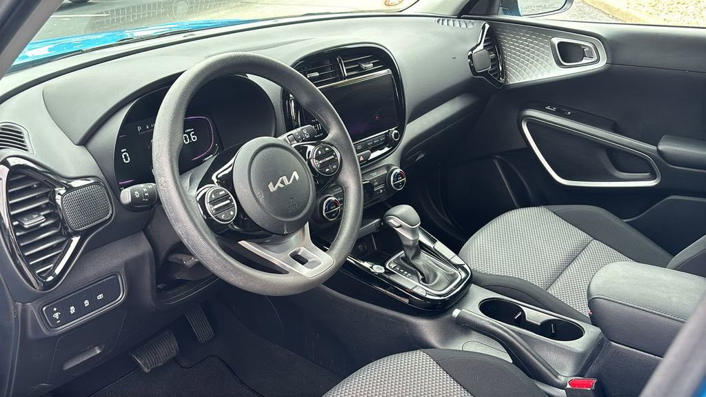 Used 2024 Kia Soul S FWD image 22