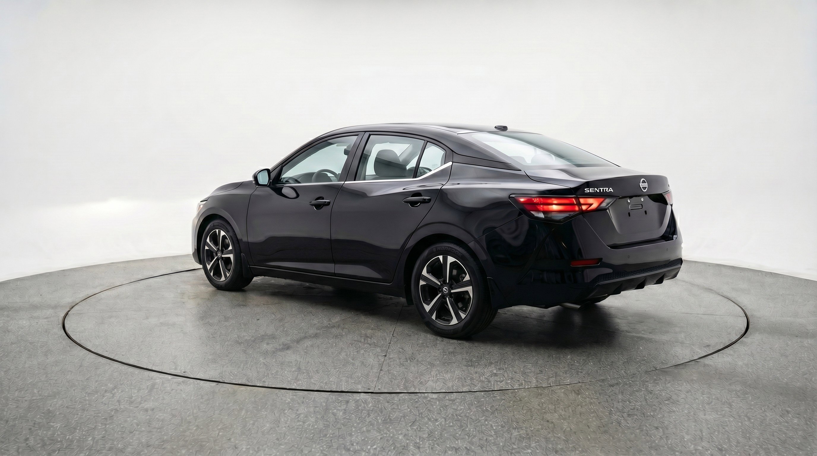 Used 2025 Nissan Sentra SV image 6