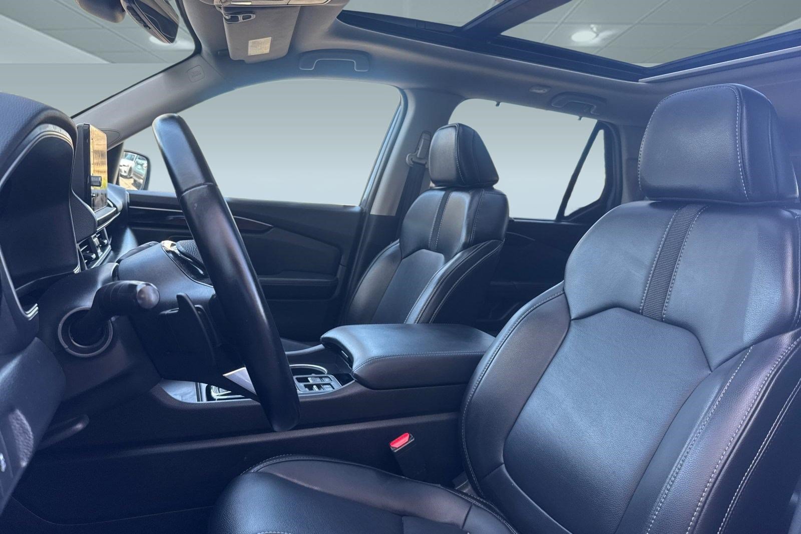 Certified 2025 Honda Pilot Touring image 5