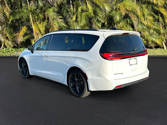 Used 2024 Chrysler Pacifica Touring-L w/ S Appearance Package image 7