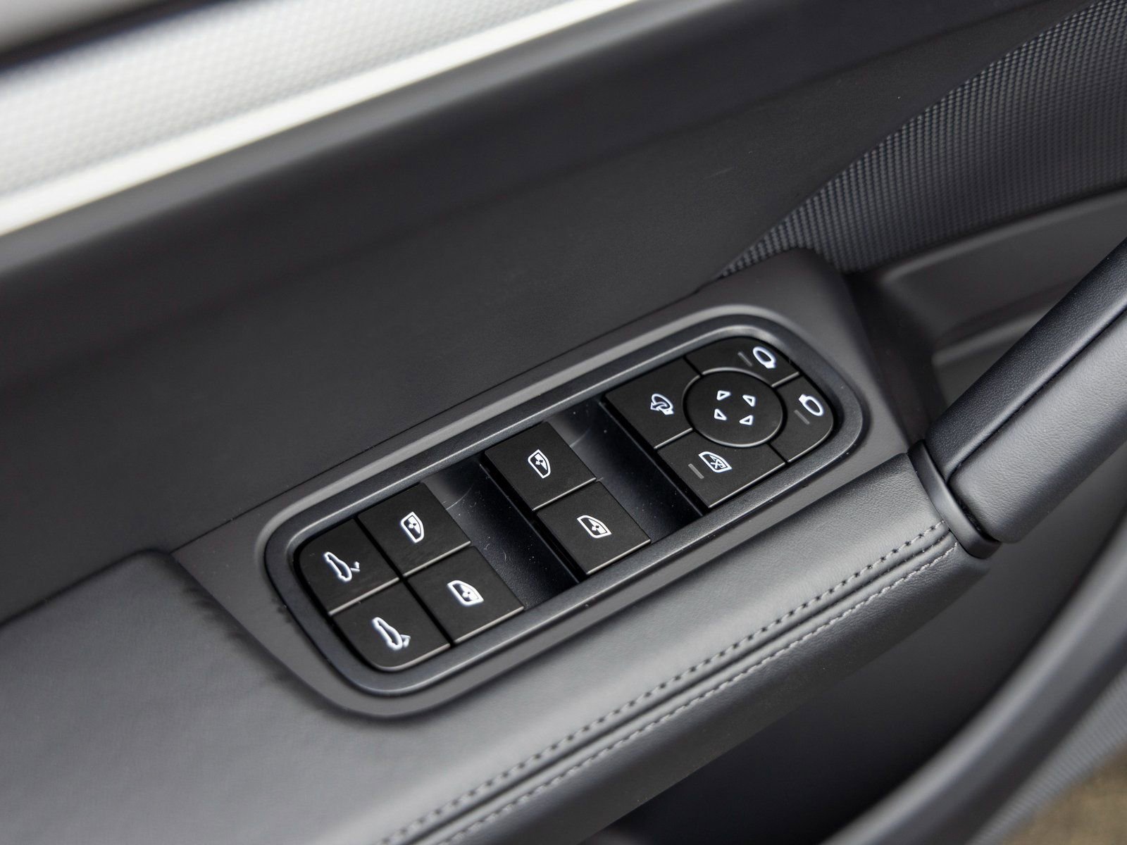 New 2026 Porsche Cayenne Coupe image 23