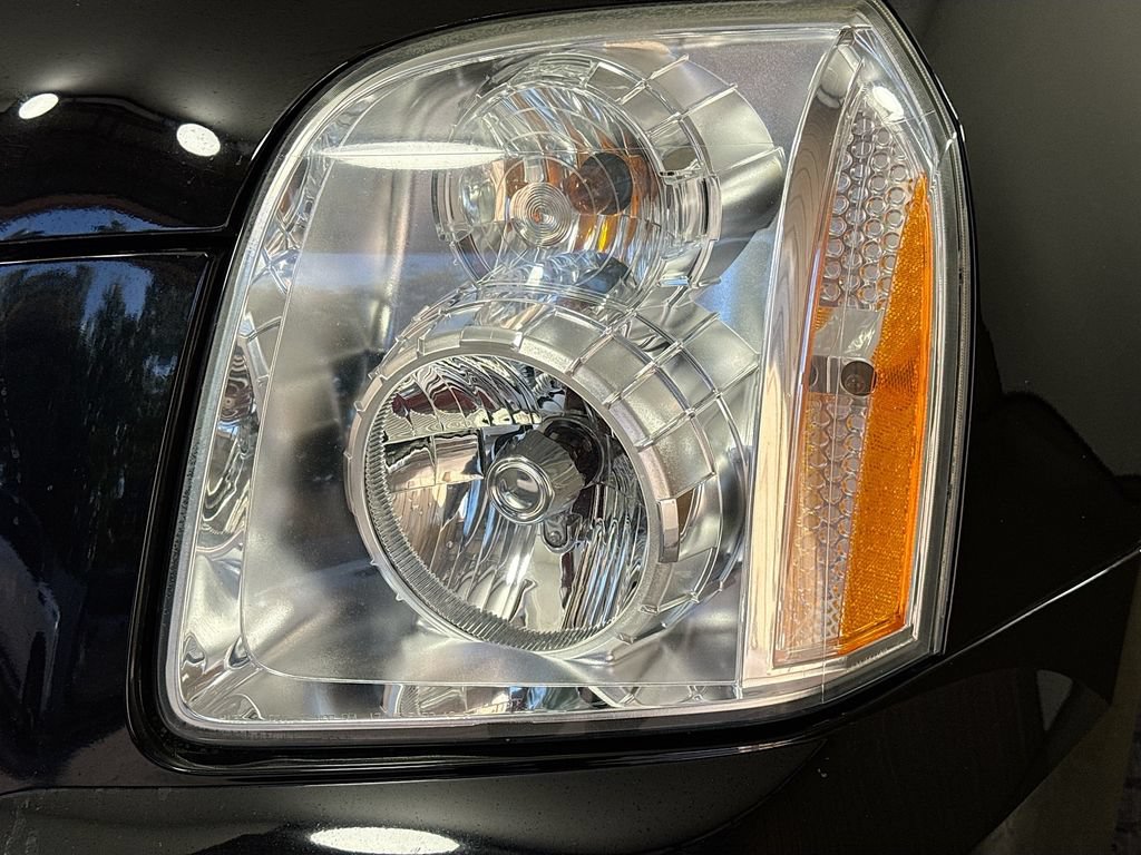 Used 2013 GMC Yukon Denali RWD image 40