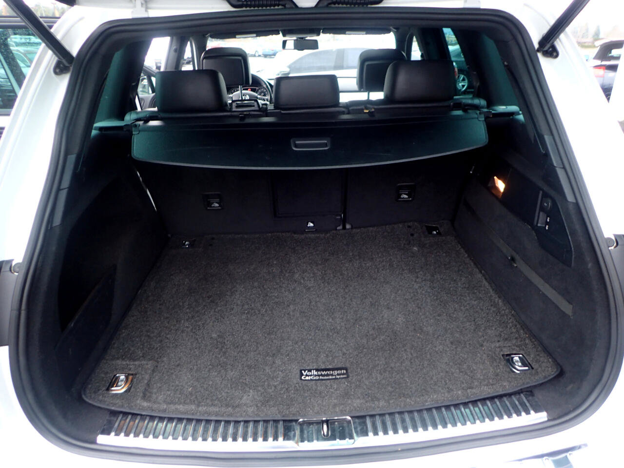 Used 2014 Volkswagen Touareg VR6 image 11