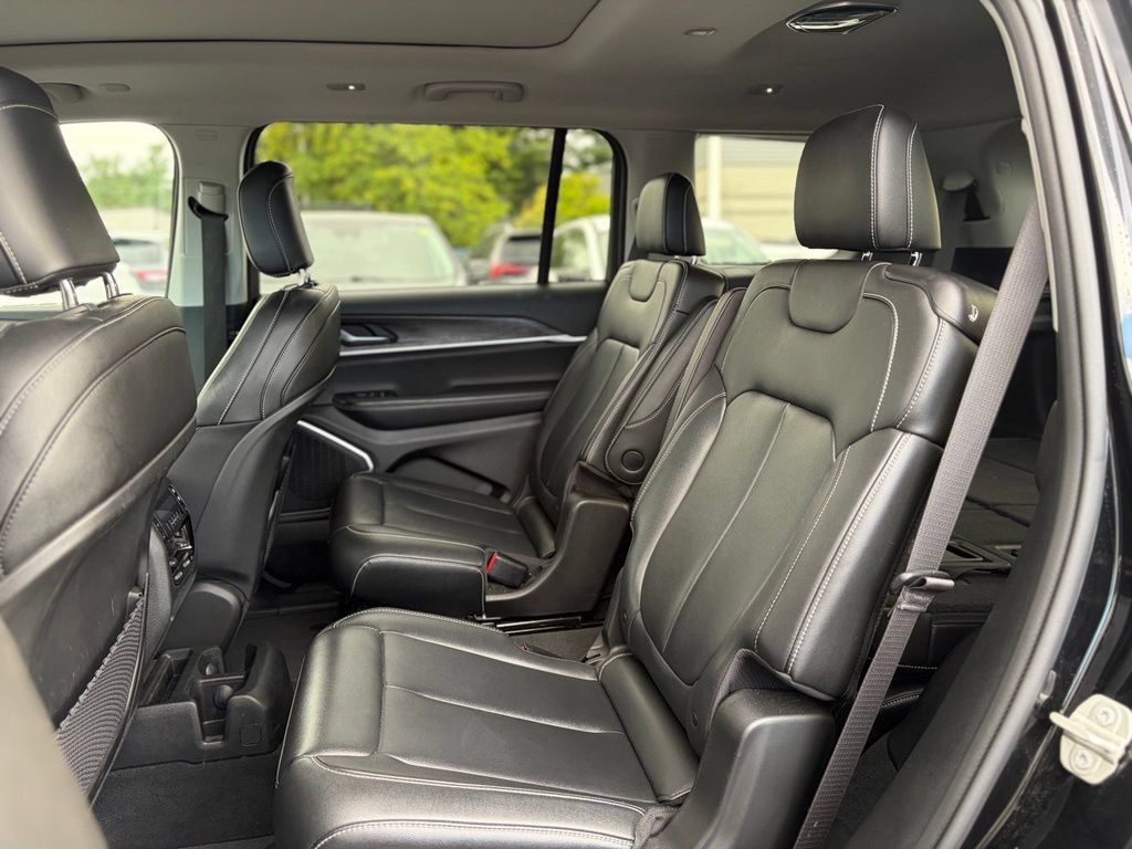 Used 2023 Jeep Grand Cherokee L Limited AWD/4WD image 15