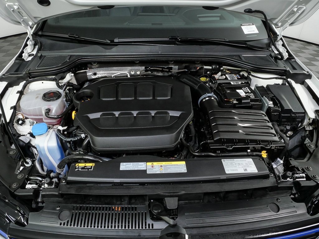 Used 2023 Volkswagen Golf R image 33