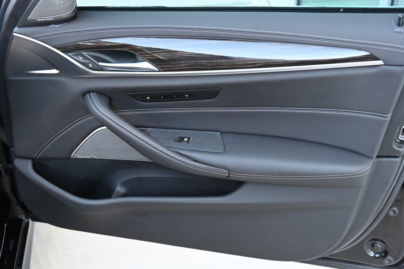 Certified 2022 BMW M550i xDrive w/ Executive Package image 19