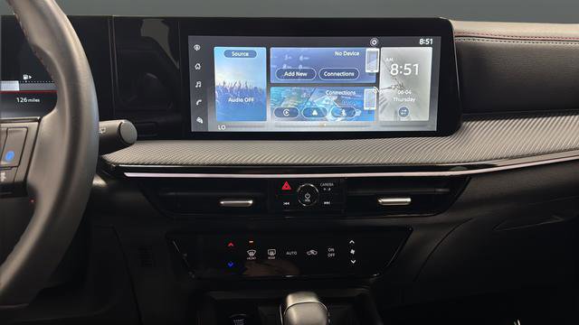 Used 2025 Nissan Kicks SR FWD image 12