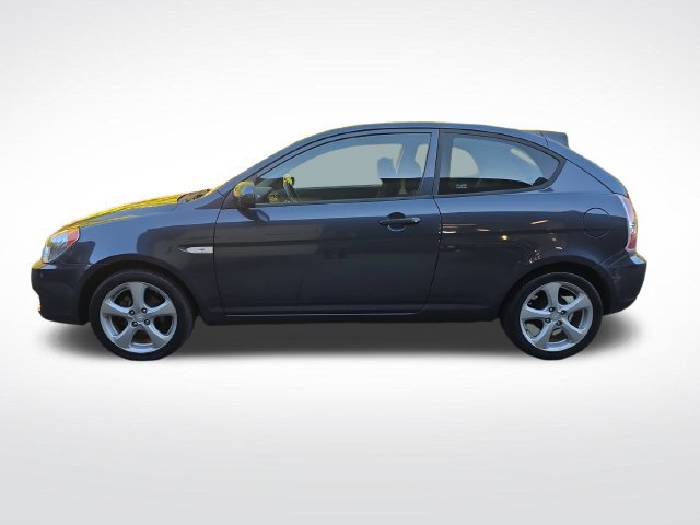 Used 2010 Hyundai Accent SE FWD image 2