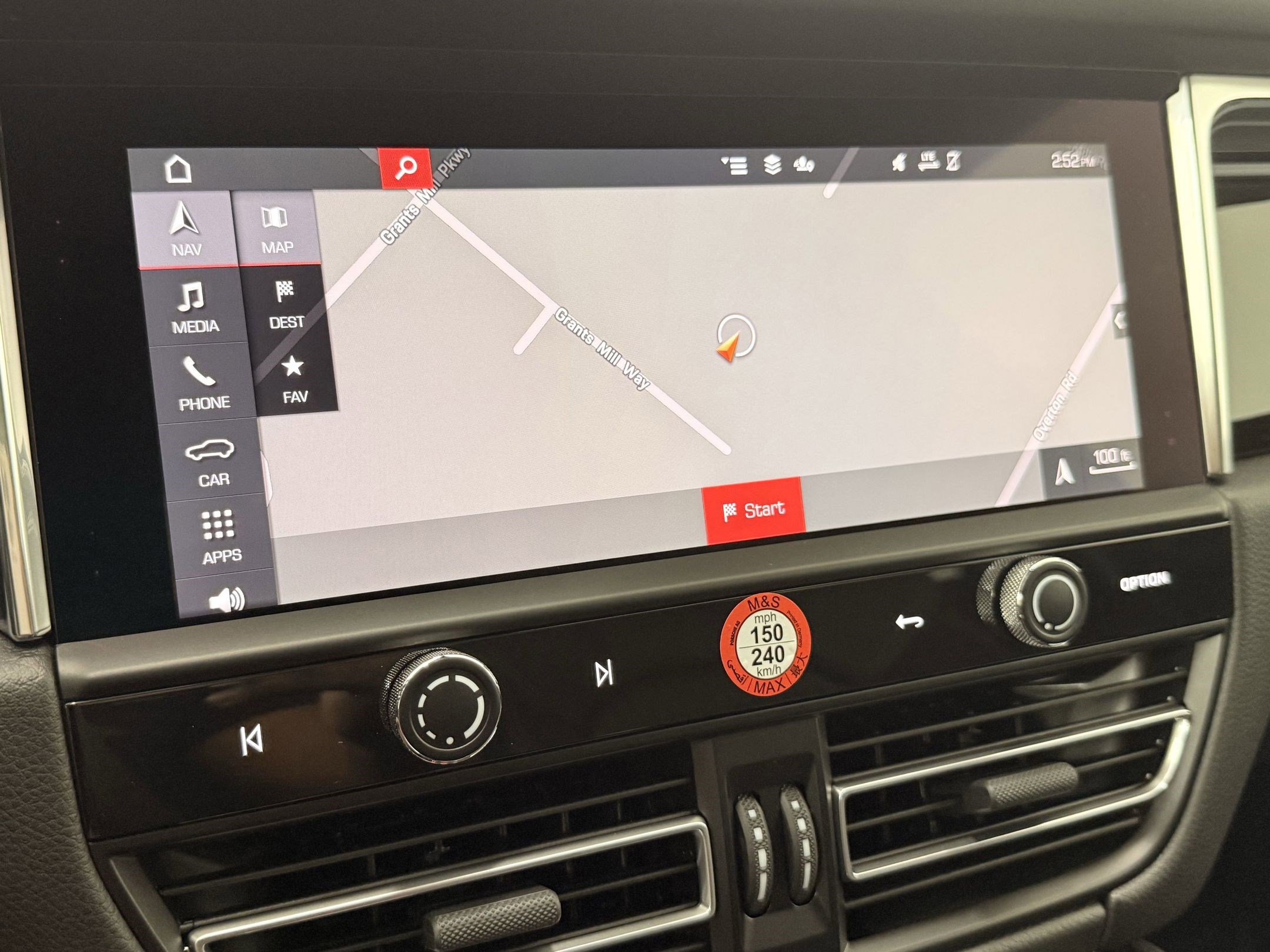 Used 2025 Porsche Macan image 27