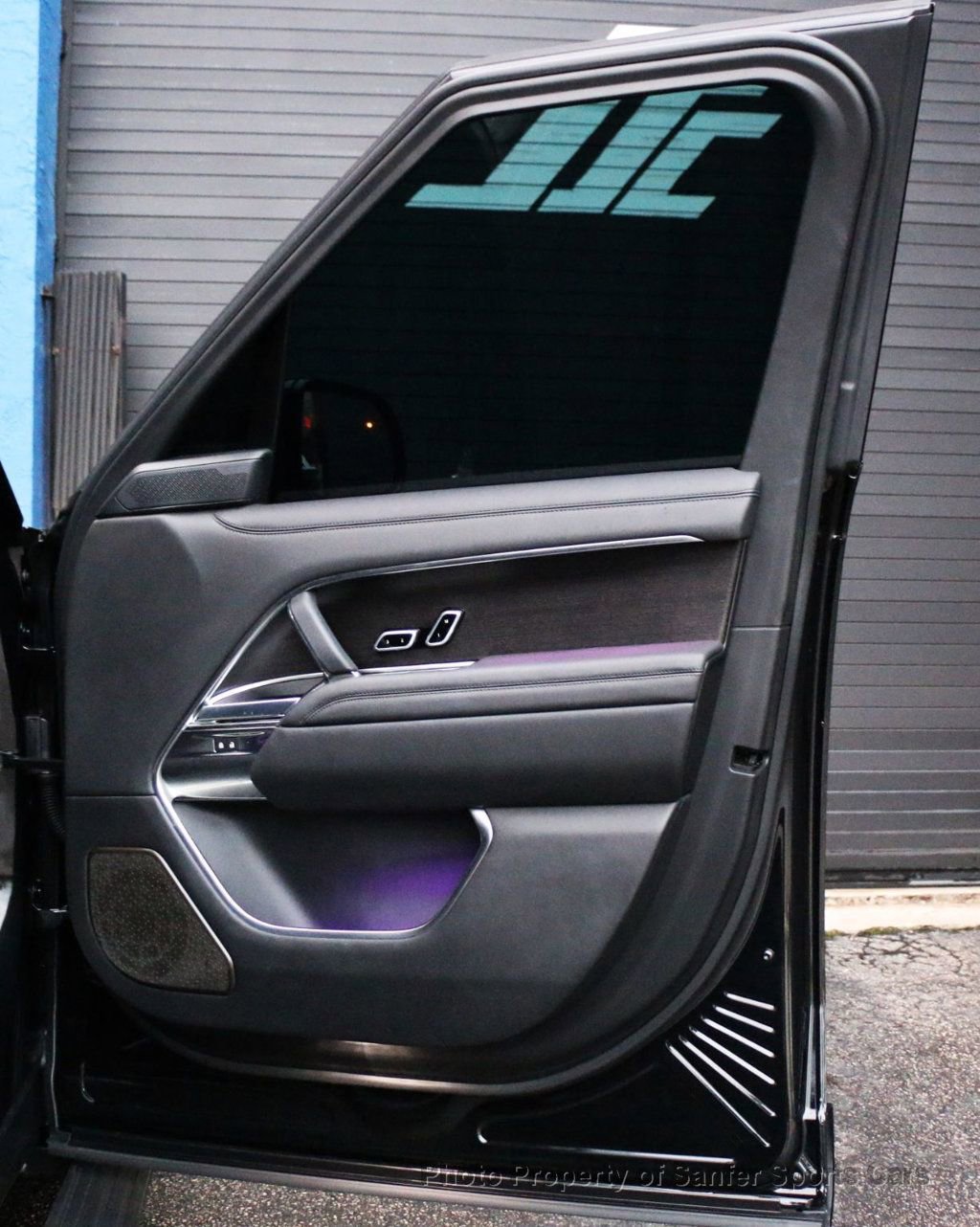 Used 2023 Land Rover Range Rover Long Wheelbase First Edition image 21