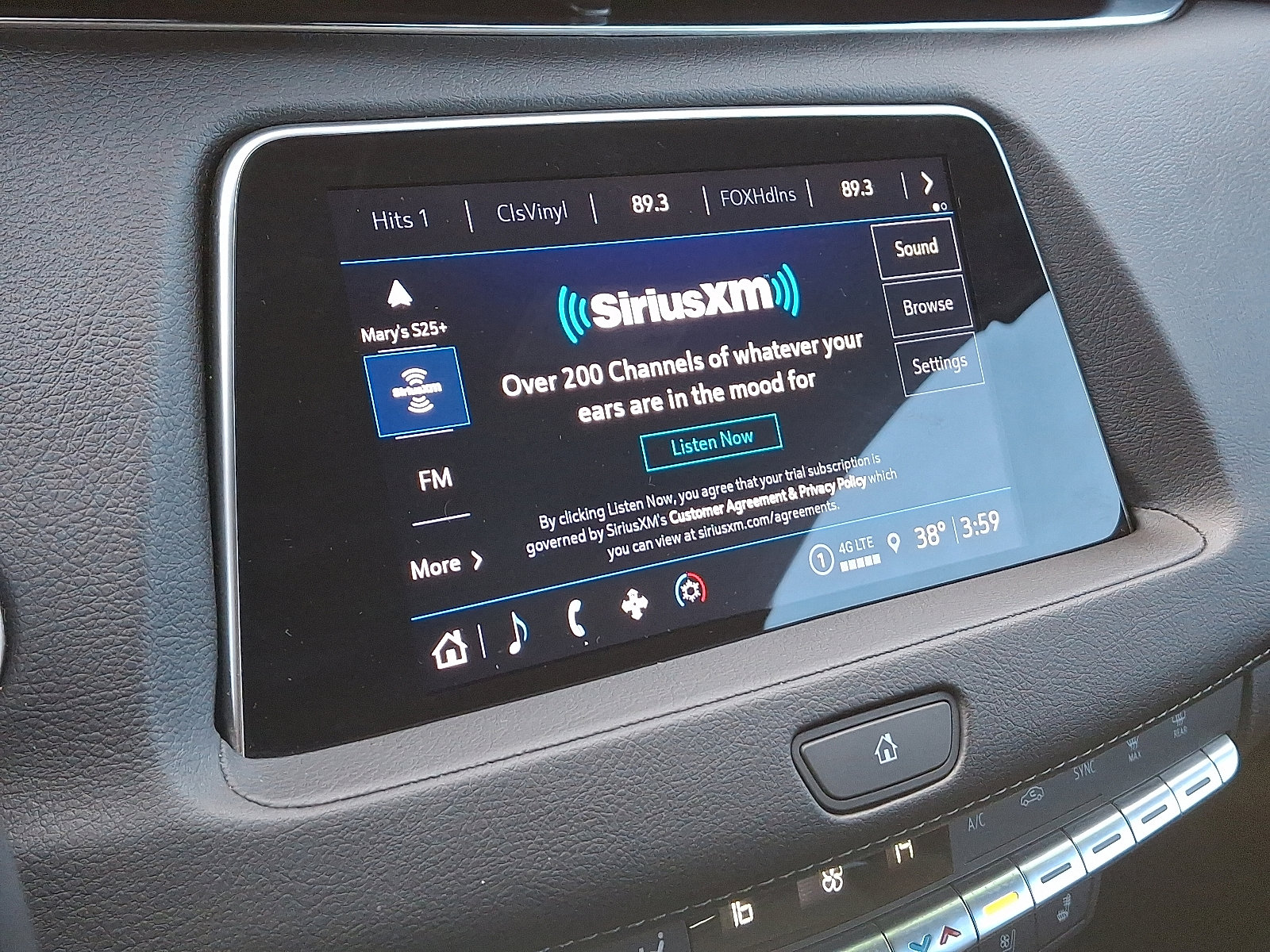 Used 2022 Cadillac XT4 Premium Luxury w/ Enhanced Visibility Package image 16