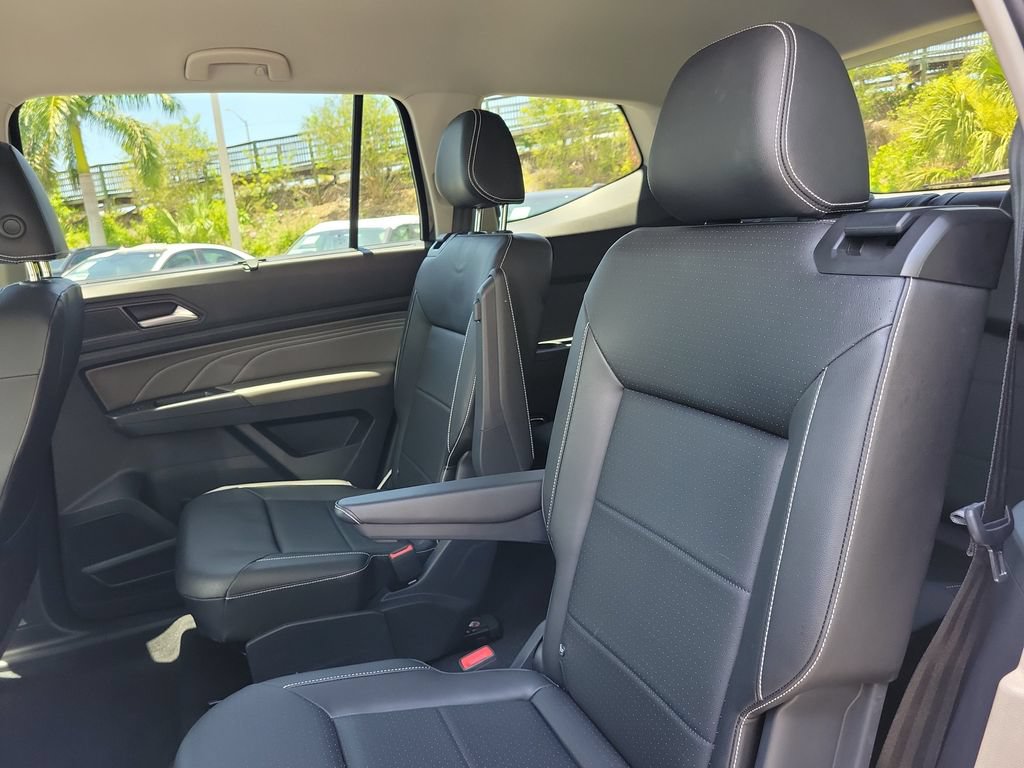 Used 2023 Volkswagen Atlas SE w/ Black Wheel Package FWD image 10