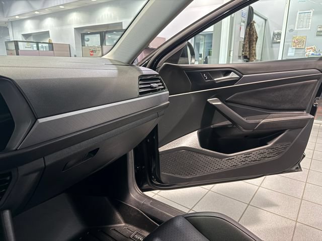 Used 2024 Volkswagen Jetta SE FWD image 24