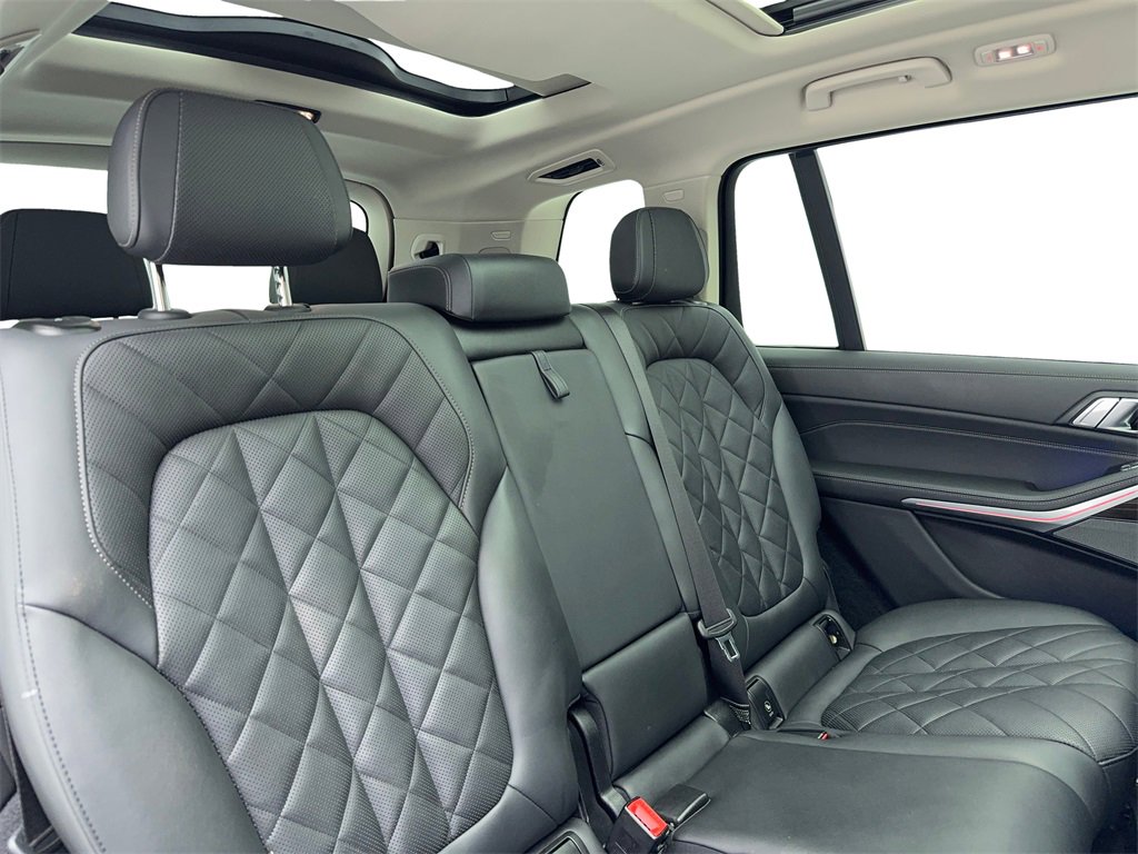 Used 2024 BMW X7 xDrive40i image 53