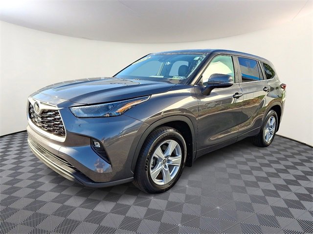 Used 2024 Toyota Highlander LE image 3