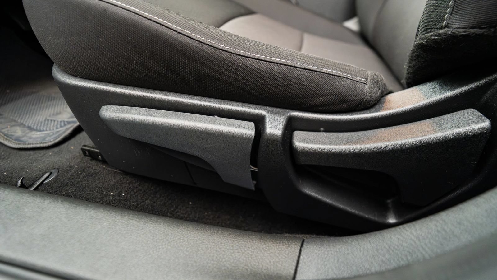 Used 2025 Nissan Sentra SV FWD image 25