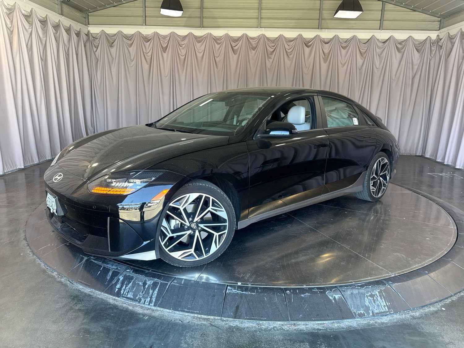 Used 2025 Hyundai Ioniq 6 SEL RWD image 1