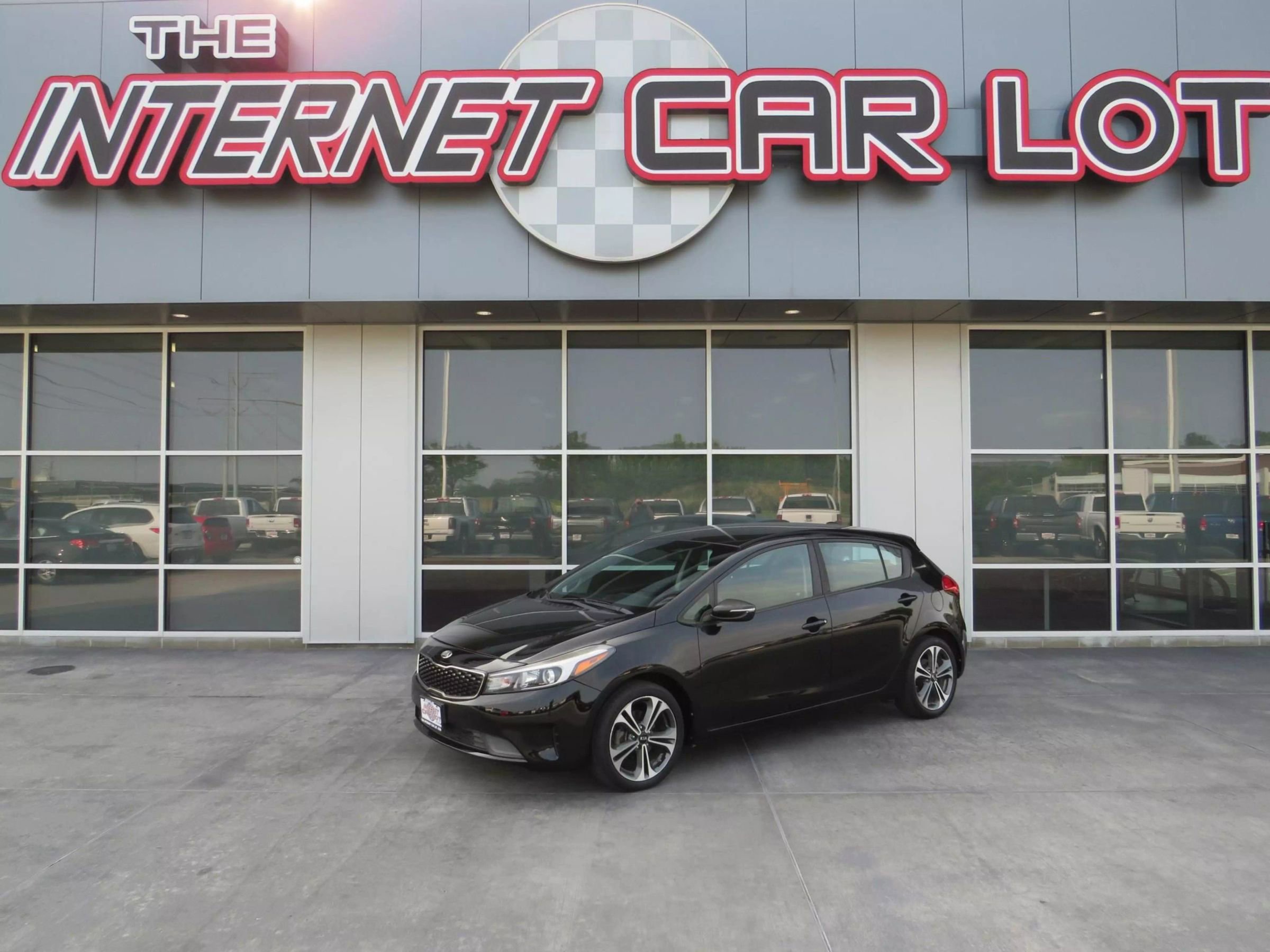 Used 2017 Kia Forte LX image 1