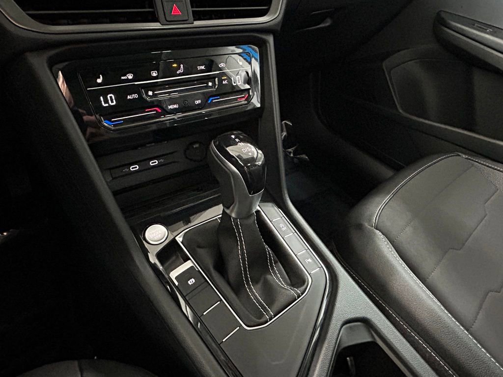 Used 2025 Volkswagen Taos SE image 20