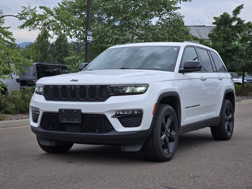 Used 2023 Jeep Grand Cherokee Limited w/ Luxury Tech Group II AWD/4WD image 31
