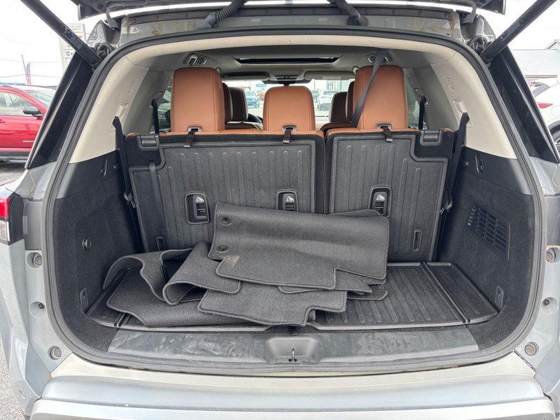 Used 2024 Nissan Pathfinder Platinum AWD/4WD image 6