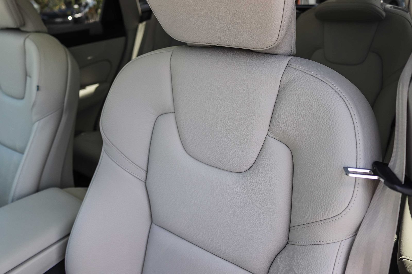 Used 2023 Volvo XC60 B5 Plus w/ Climate Package FWD image 29