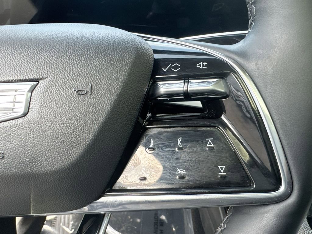 Used 2025 Cadillac Optiq Sport 2 image 18