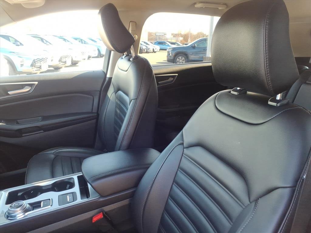 Used 2024 Ford Edge SEL image 13