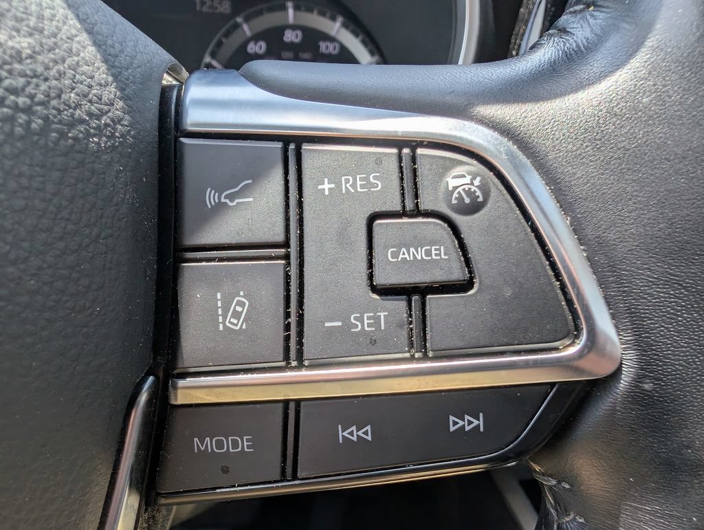 Used 2021 Toyota Highlander XLE AWD/4WD image 28