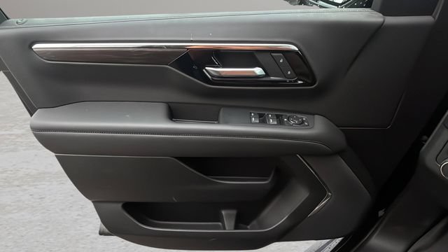 Used 2026 Chevrolet Suburban LS RWD image 14