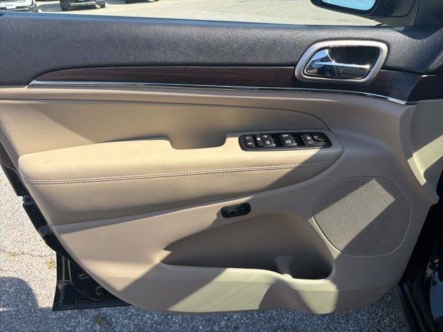 Used 2014 Jeep Grand Cherokee Limited w/ Trailer Tow Group IV AWD/4WD image 11