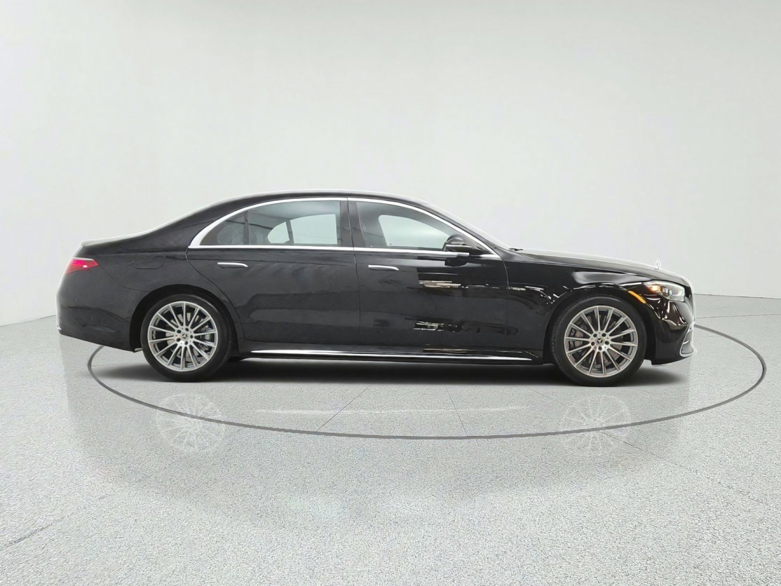 Certified 2025 Mercedes-Benz S 580 4MATIC Sedan image 4