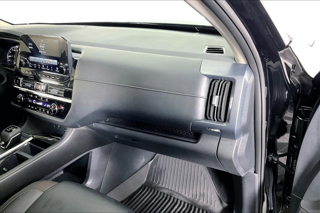 Used 2025 Nissan Pathfinder SL w/ Black Appearance Package image 22