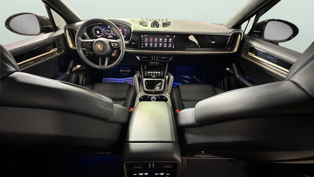 Used 2025 Porsche Cayenne Turbo GT AWD/4WD image 35