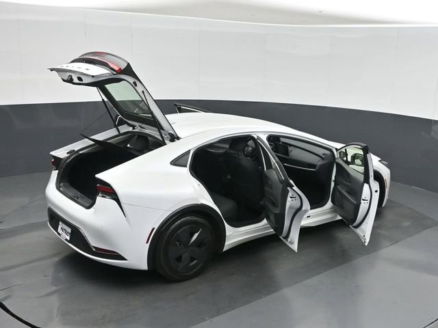 Used 2025 Toyota Prius LE image 31