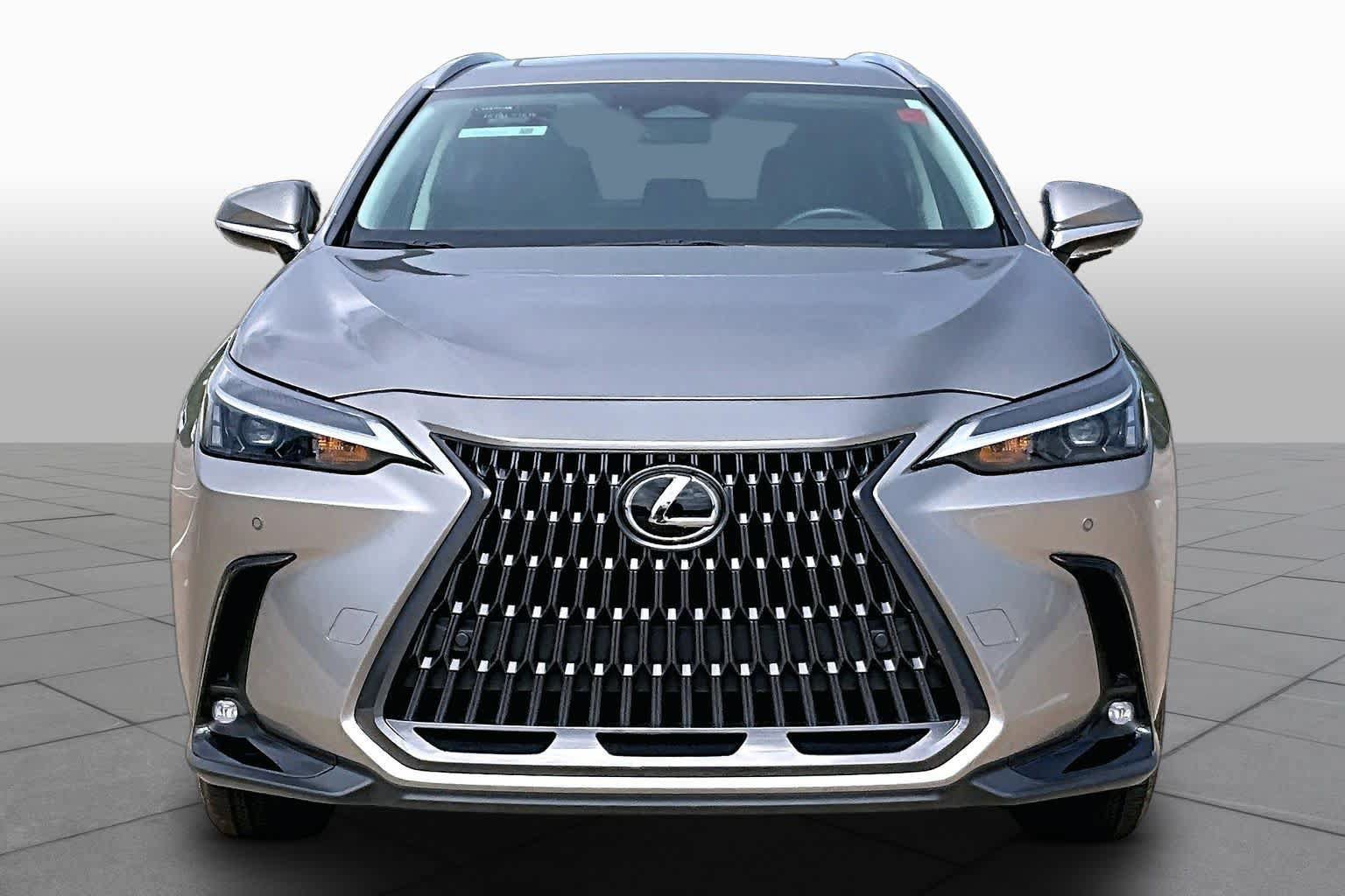 Used 2025 Lexus NX 250 FWD w/ Accessory Package (Z1) image 4