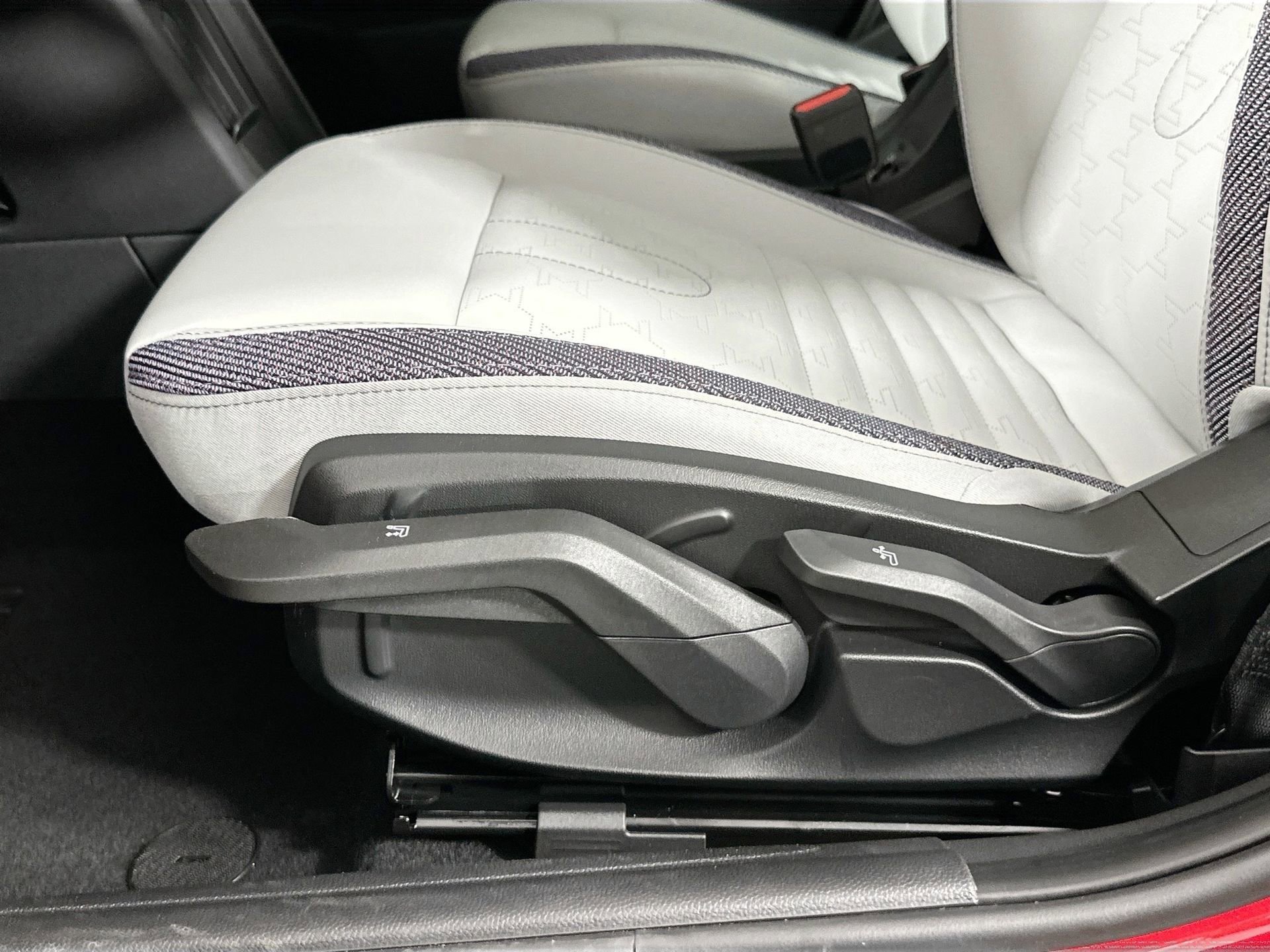 Certified 2025 MINI Cooper S image 19