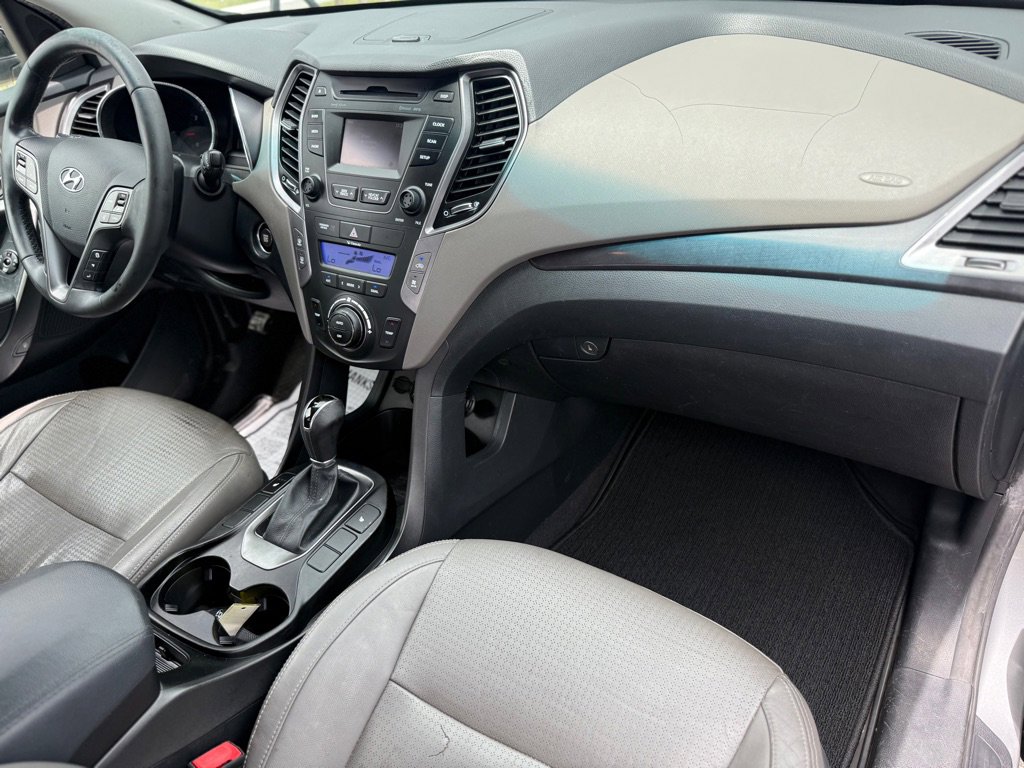Used 2014 Hyundai Santa Fe GLS image 13