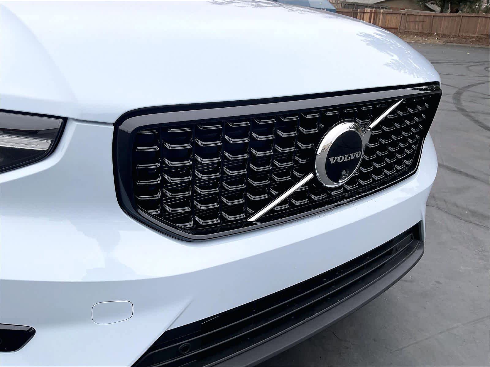 New 2026 Volvo XC40 B5 Plus w/ Protection Package Premier AWD/4WD image 33