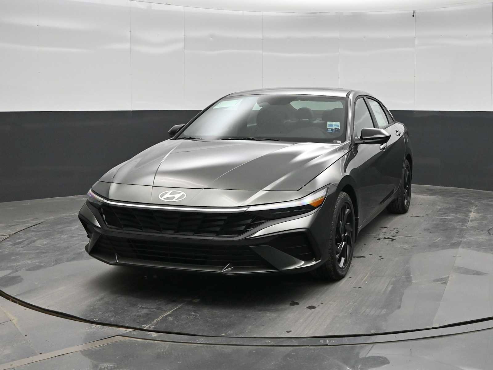 New 2026 Hyundai Elantra SEL Sport FWD image 3