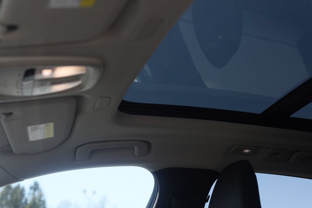 Used 2024 Volvo XC60 B5 Plus w/ Protection Package Premier AWD/4WD image 21