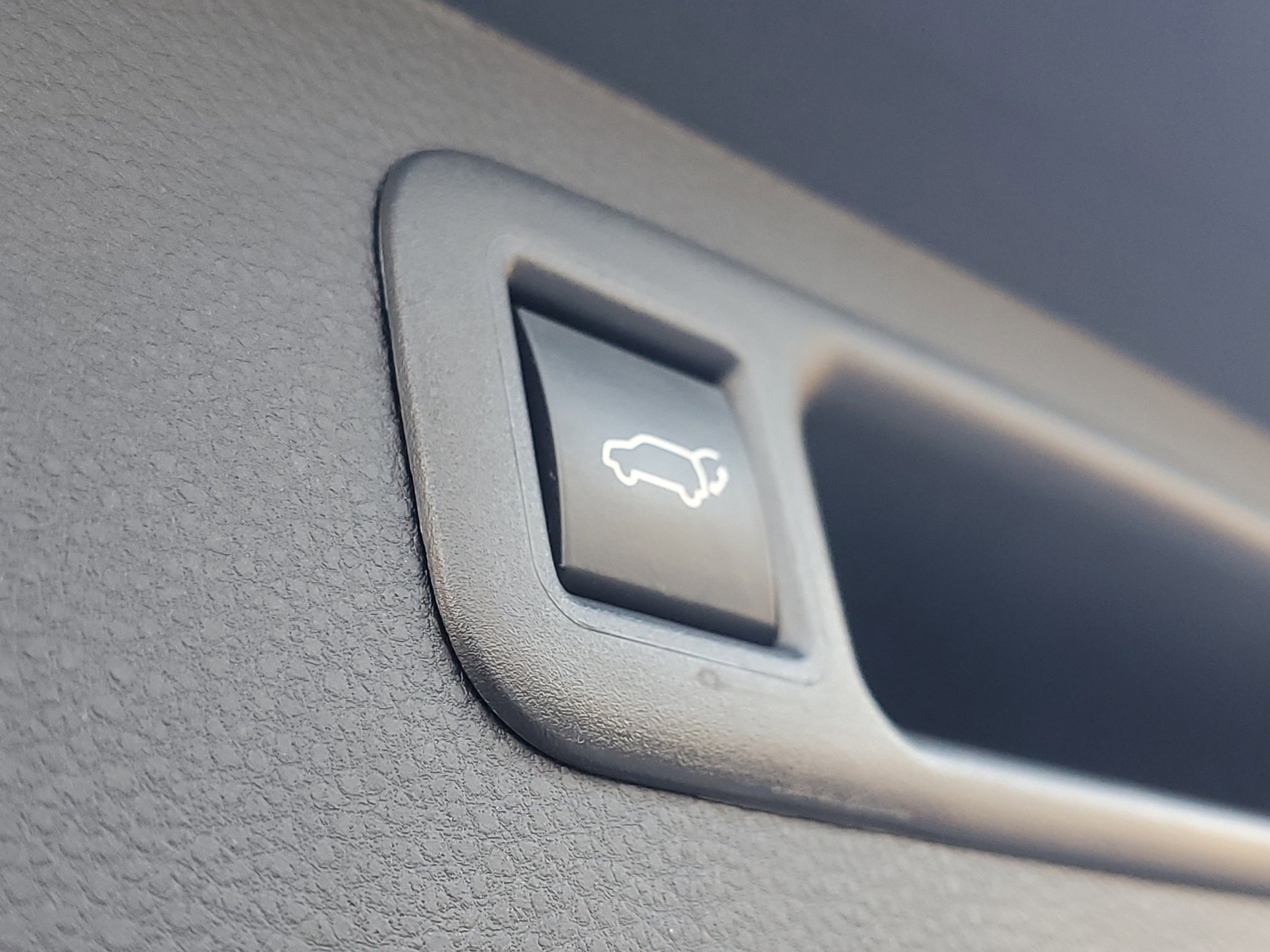 Used 2023 Toyota Highlander LE image 10