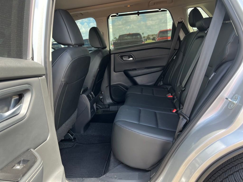 Certified 2024 Nissan Rogue SV w/ SV Premium Package FWD image 17
